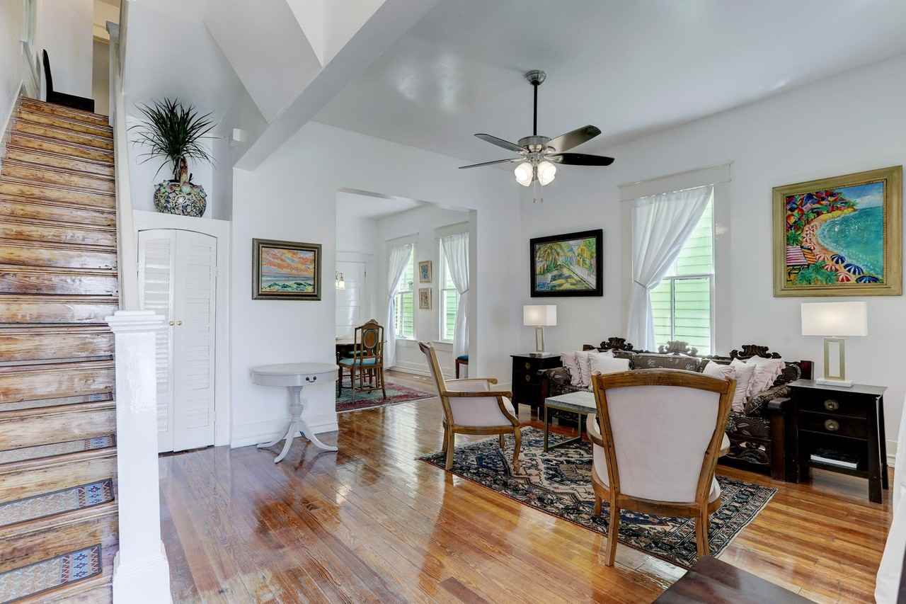 1221 Sealy St - Photo 6 of 34