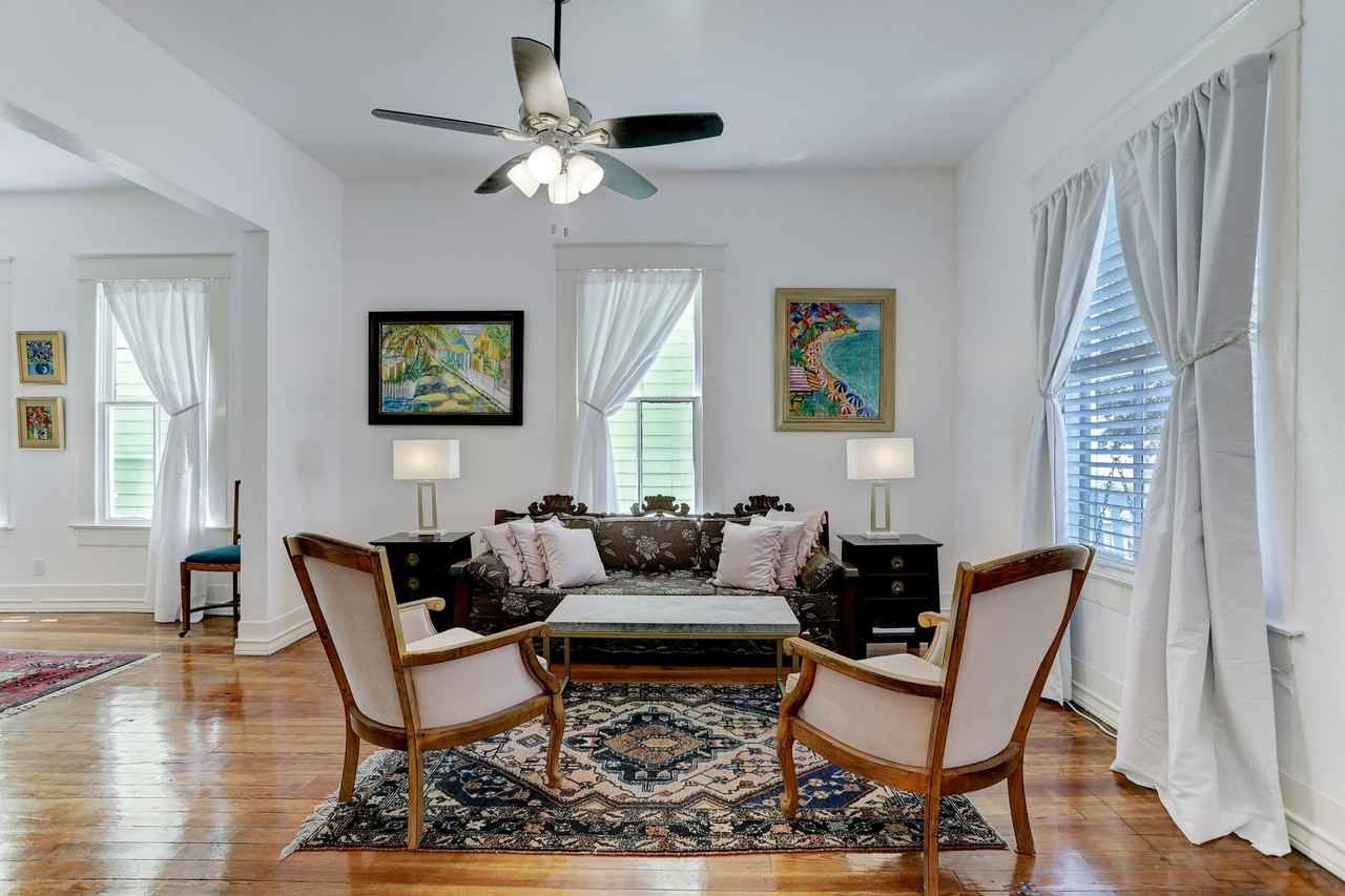 1221 Sealy St - Photo 7 of 34