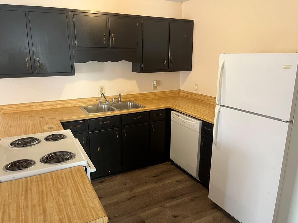 411 Cattleman Drive Northeast - Photo 2 of 9