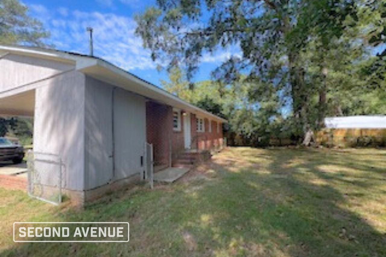 2330 Japonica Dr - Photo 3 of 10