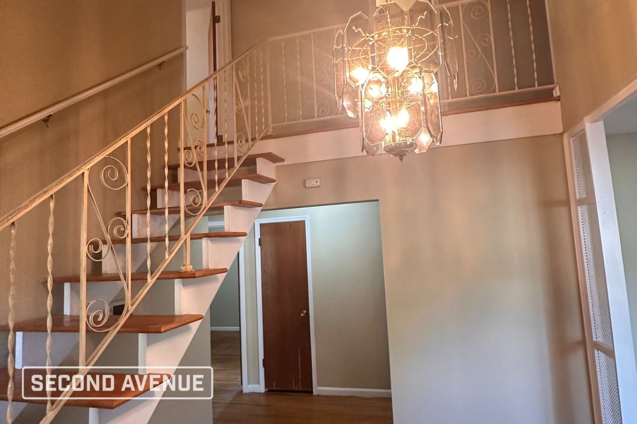 3065 Egan Dr - Photo 2 of 20