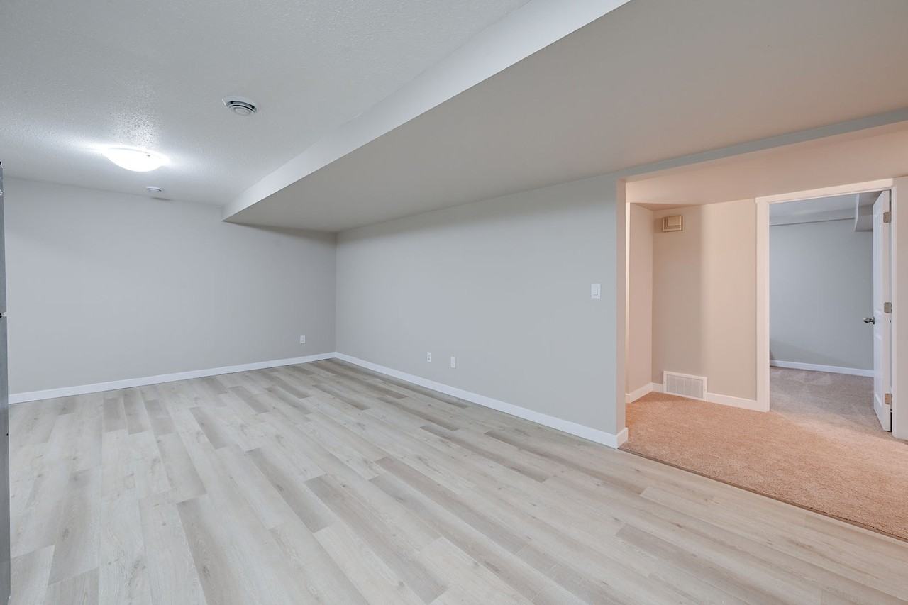6216 150 Avenue Northwest, Edmonton, Alberta, Canada, T5A 1W8 - Photo 3 of 13