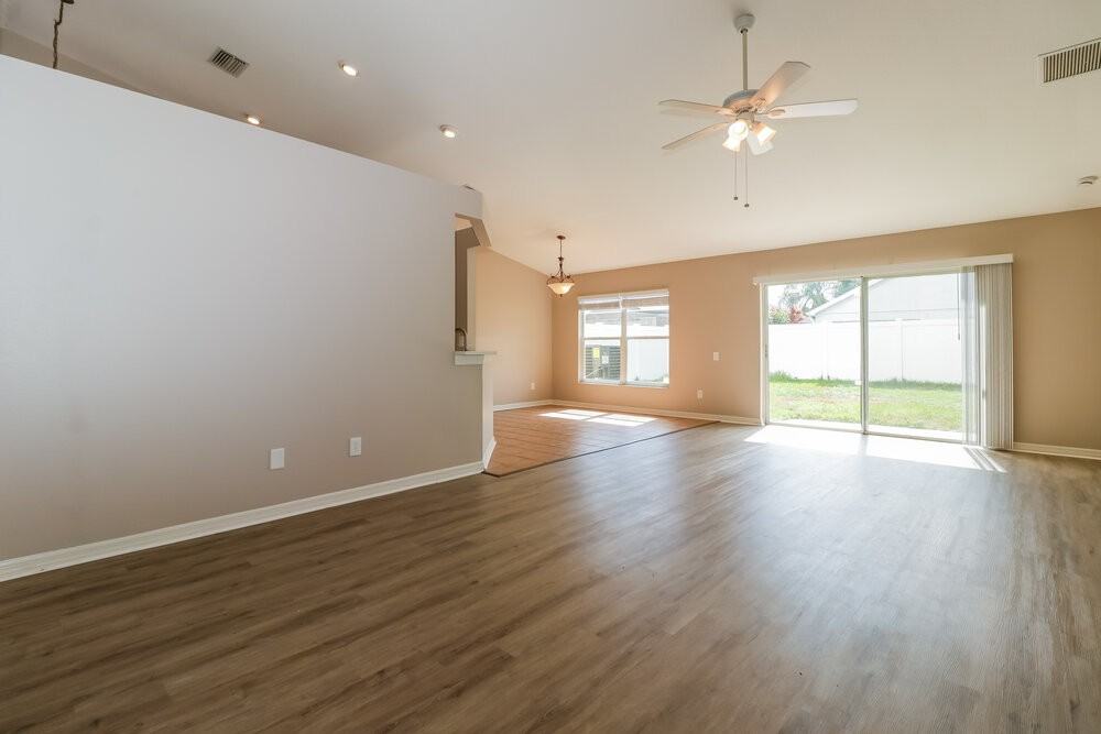 18134 Leafwood Cir - Photo 3 of 16