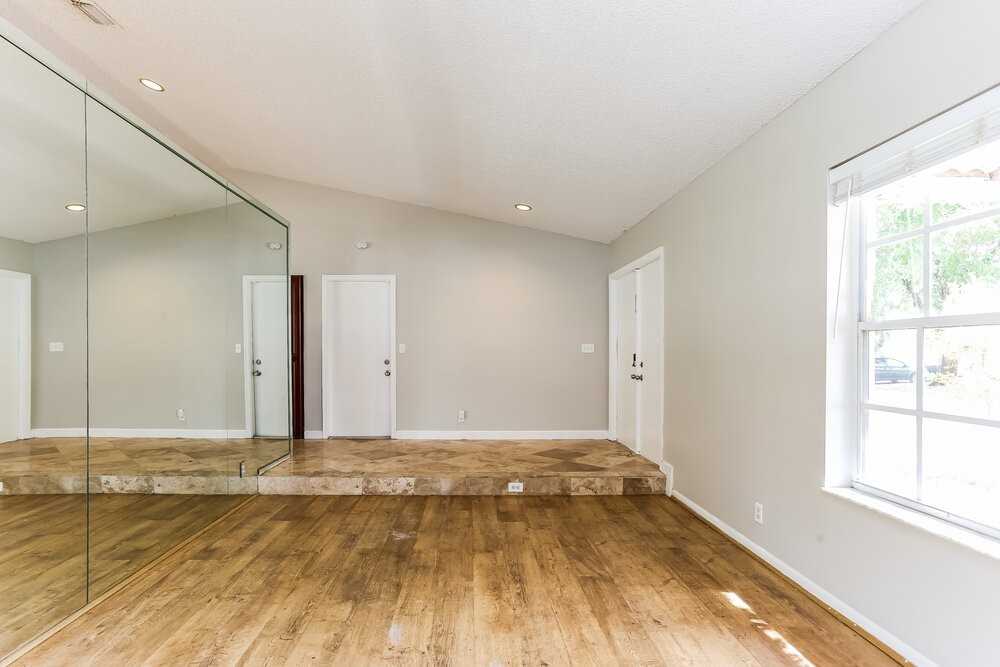 4557 Nw 51st St - Photo 4 of 16