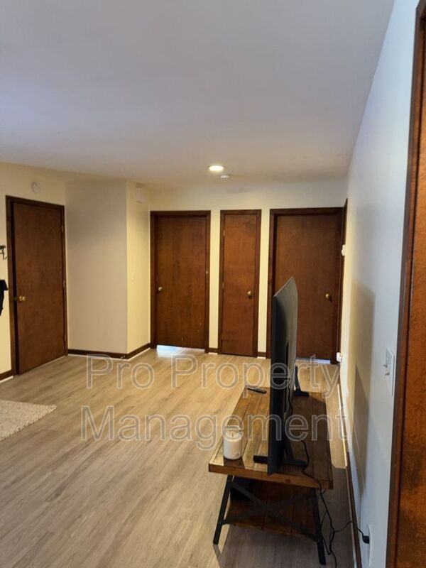 60 Westwood Rd - Photo 3 of 7