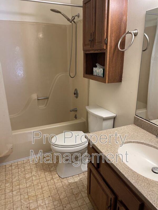 60 Westwood Rd - Photo 5 of 7