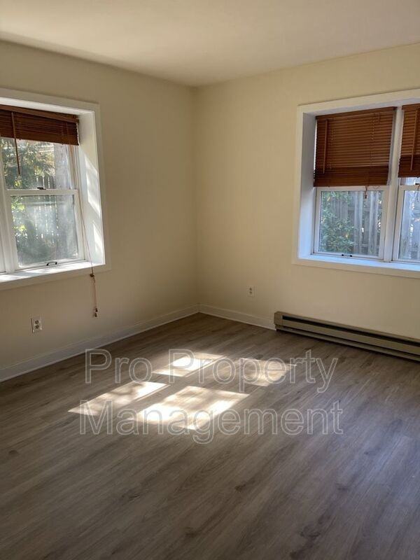 60 Westwood Rd - Photo 6 of 7