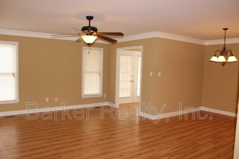 905 Oakwater Dr - Photo 2 of 12