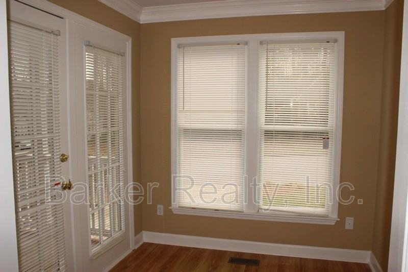 905 Oakwater Dr - Photo 3 of 12