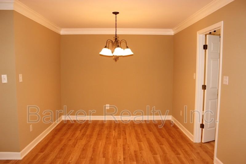 905 Oakwater Dr - Photo 4 of 12