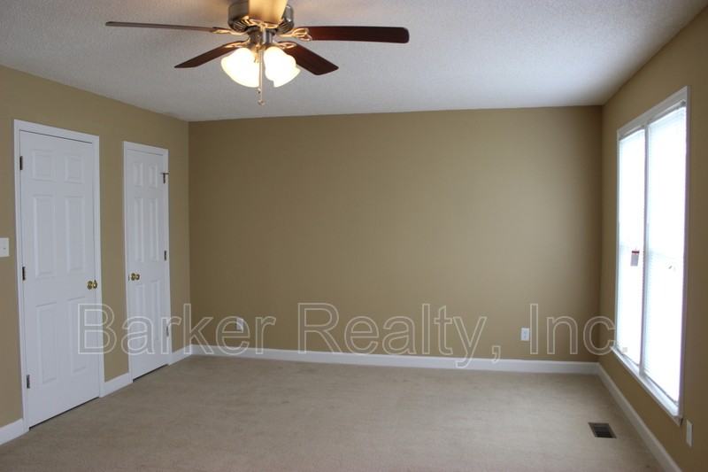 905 Oakwater Dr - Photo 5 of 12