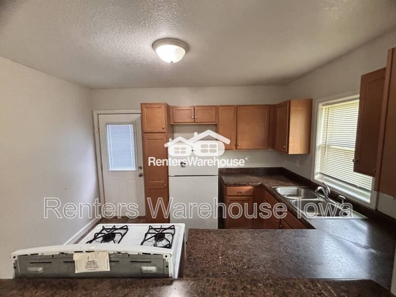 904 Luster Ln #4 - Photo 4 of 9