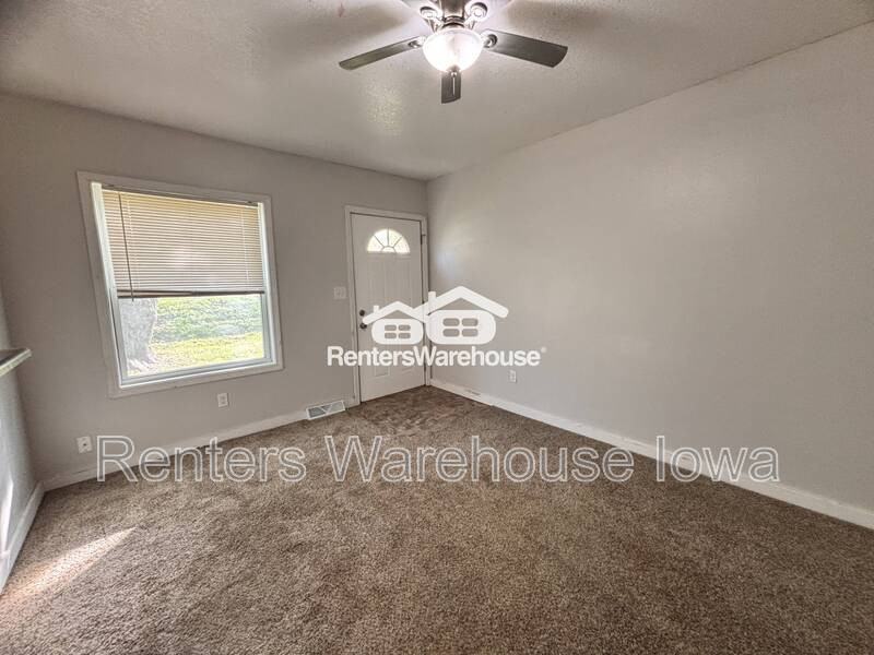 904 Luster Ln #4 - Photo 6 of 9