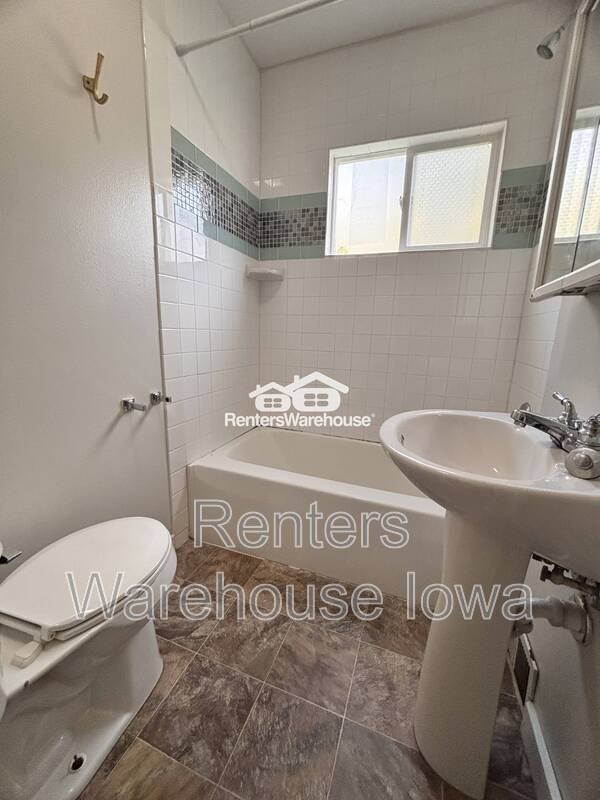 904 Luster Ln #4 - Photo 7 of 9