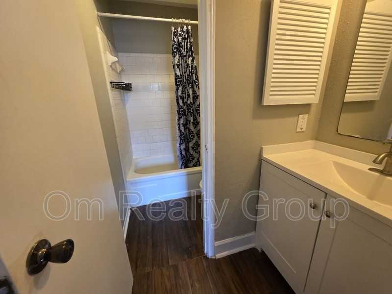 12722 Shannon Hills Dr - Photo 3 of 11