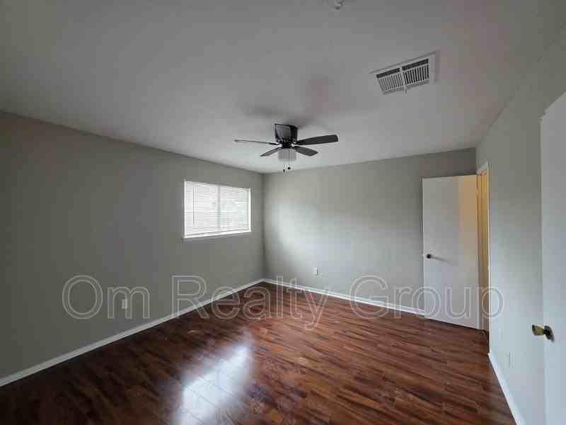 12722 Shannon Hills Dr - Photo 4 of 11