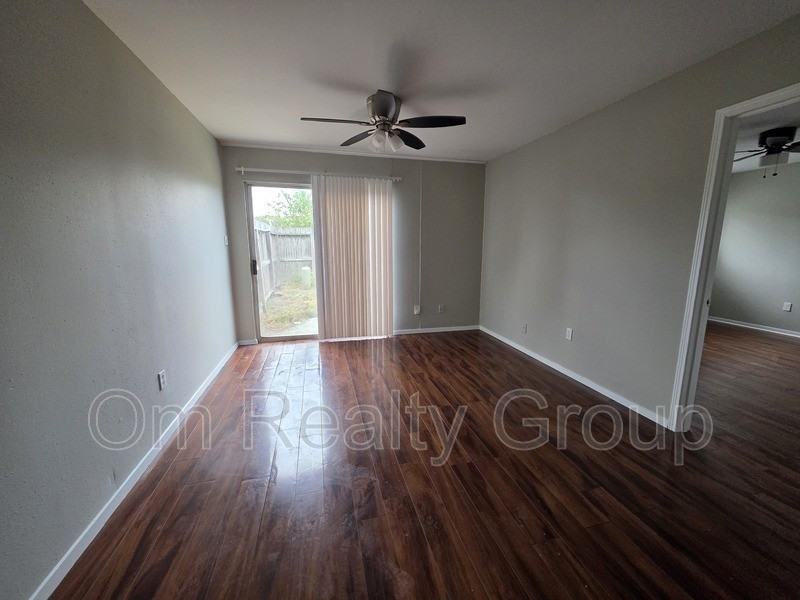 12722 Shannon Hills Dr - Photo 5 of 11