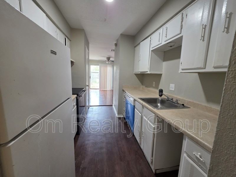 12722 Shannon Hills Dr - Photo 6 of 11