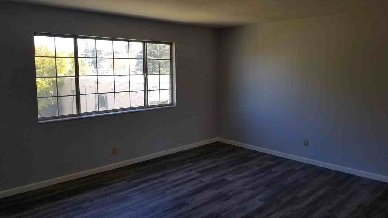 JONES 1140 - Photo 2 of 11