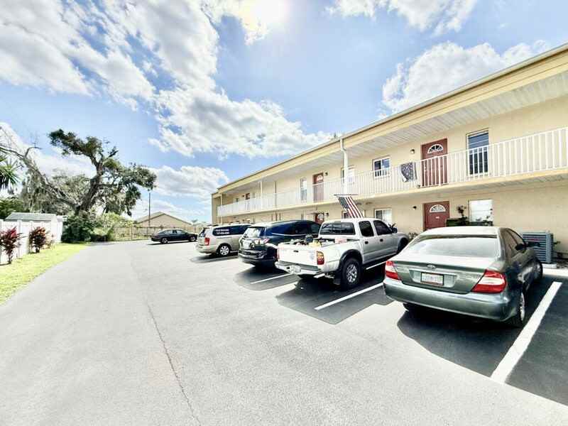 1915 Schlotter Cir - Photo 3 of 50