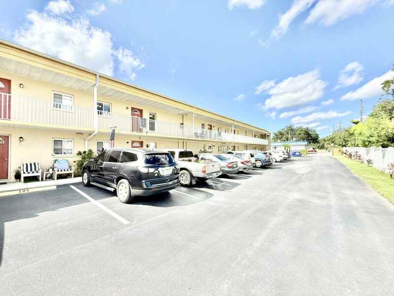 1915 Schlotter Cir - Photo 4 of 50