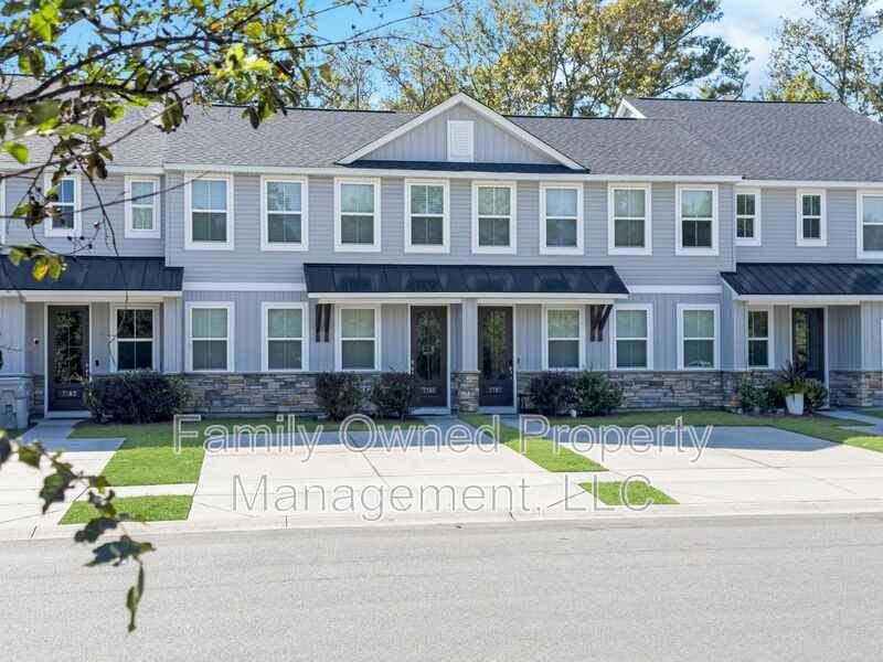 7785 Park Gate Dr - Photo 4 of 38