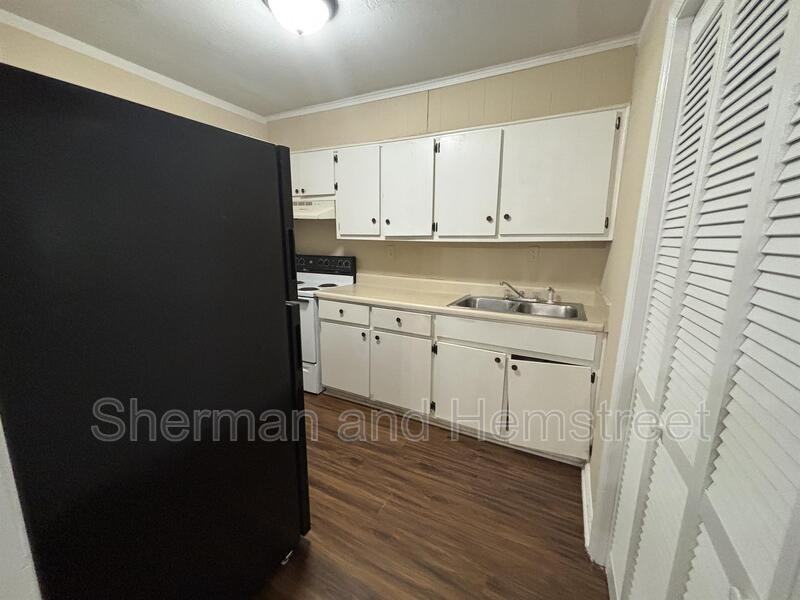 2738 Blount Ave #4 - Photo 3 of 13