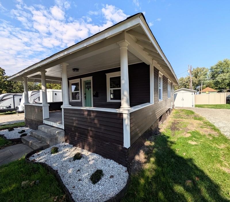 307 5th Ave E - Photo 2 of 17