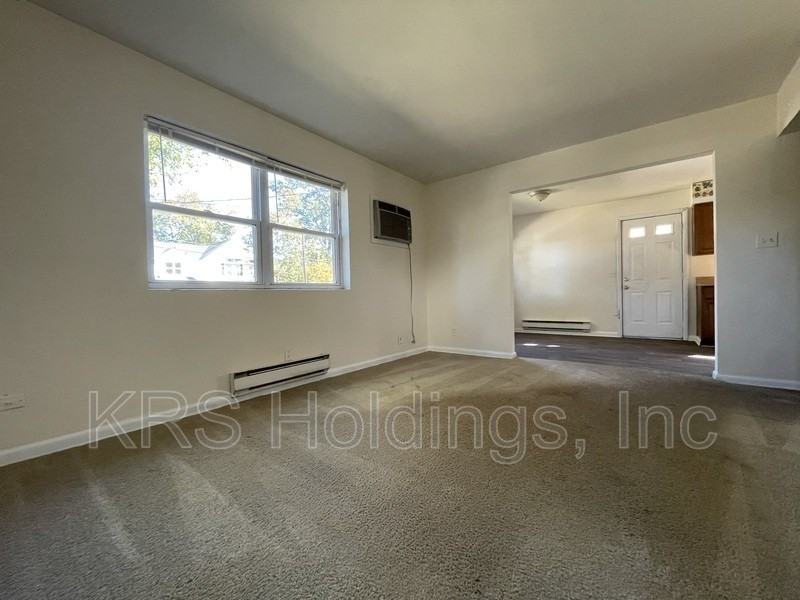 1209 Hullview Ave - Photo 3 of 15