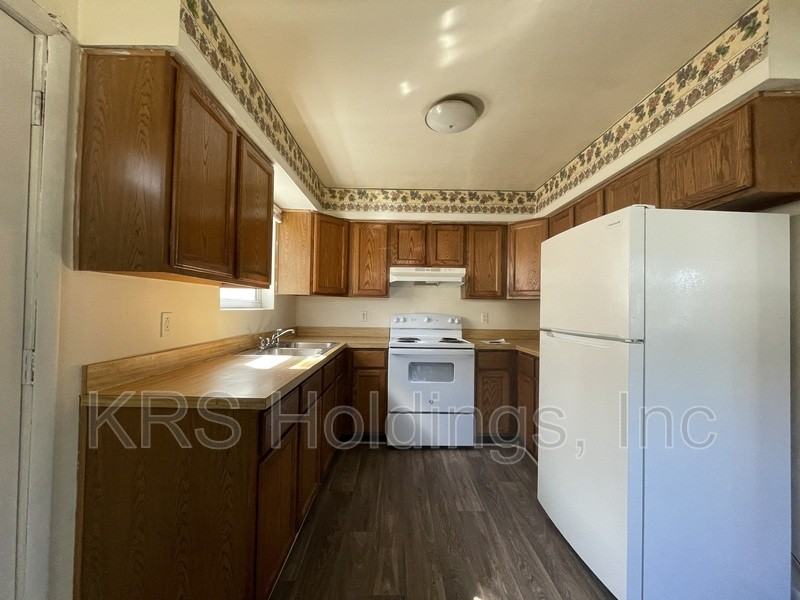 1209 Hullview Ave - Photo 5 of 15