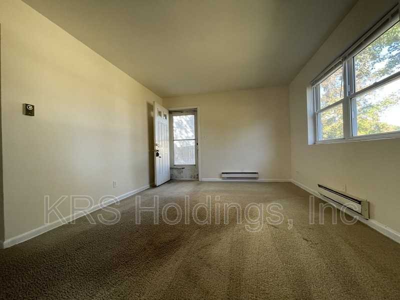 1209 Hullview Ave - Photo 6 of 15