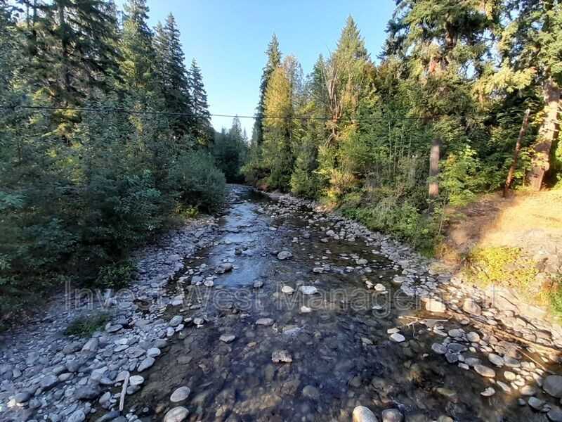 626 Silverbrook Rd - Photo 7 of 19