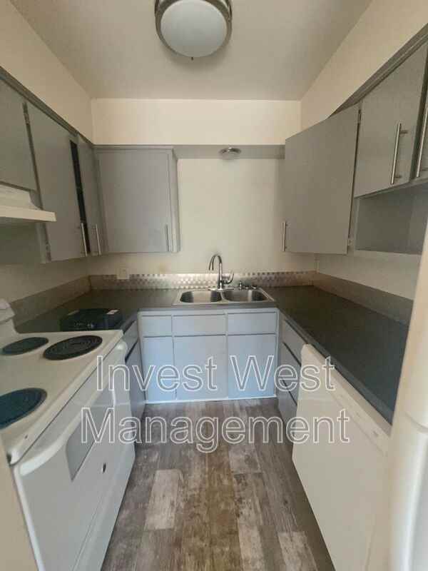 1950 33rd Ave #11 - Photo 2 of 9