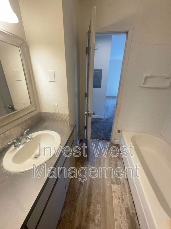 1950 33rd Ave #11 - Photo 3 of 9