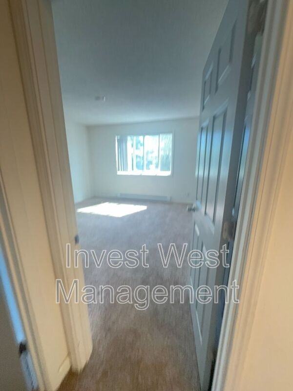 1950 33rd Ave #11 - Photo 7 of 9