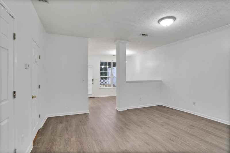 5640 Terremont Cir - Photo 4 of 21