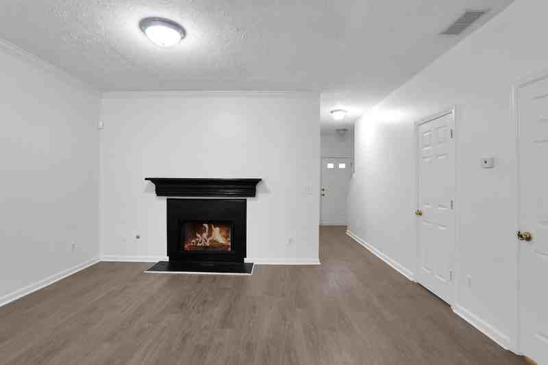 5640 Terremont Cir - Photo 5 of 21