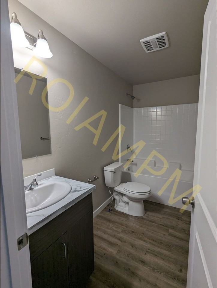 1215 South Eisenhower Street - Photo 5 of 12