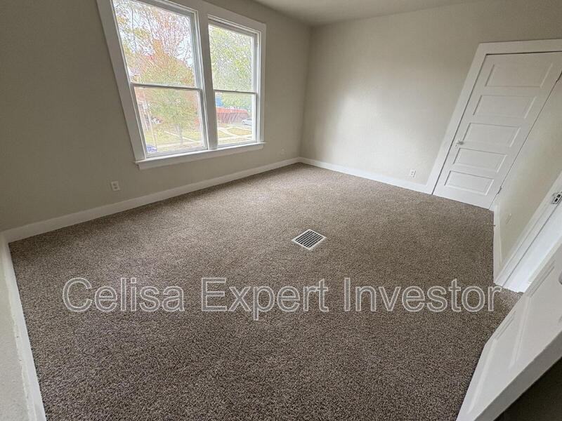 2723 Bowser Ave - Photo 7 of 10