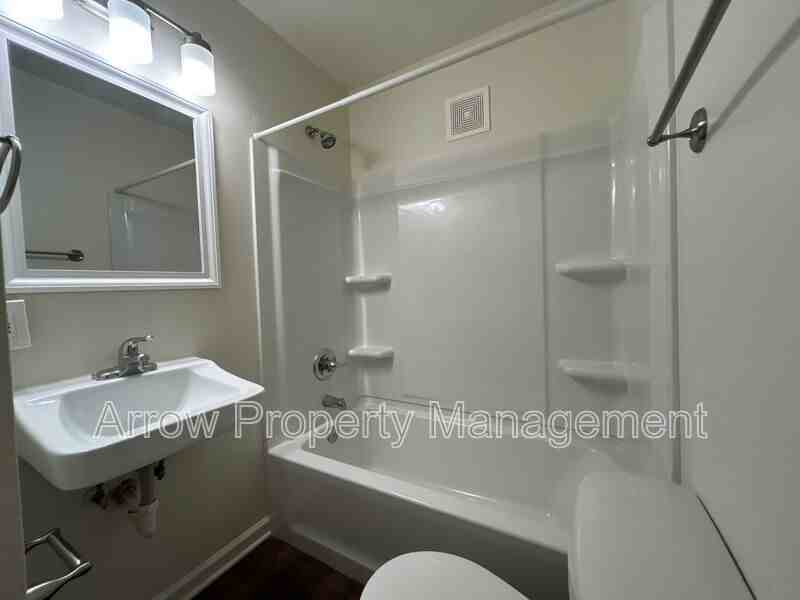 609 W 14th St - Photo 3 of 6