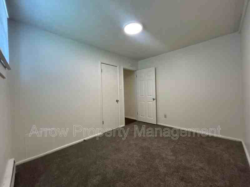 609 W 14th St - Photo 5 of 6