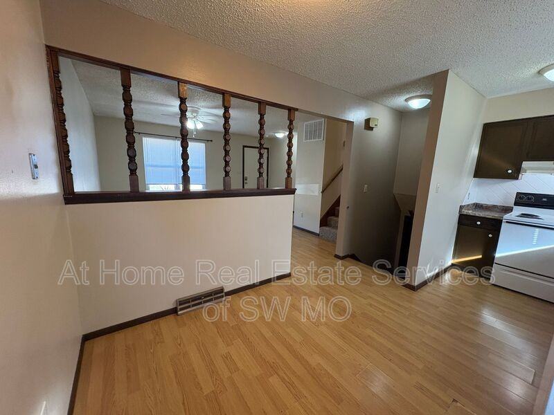 1830 Tower Cir - Photo 4 of 10
