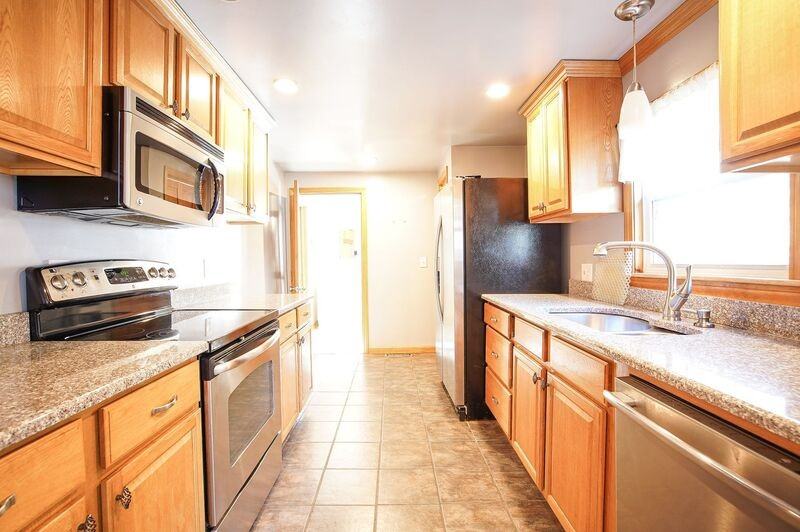 74 Hagan Ave - Photo 2 of 22