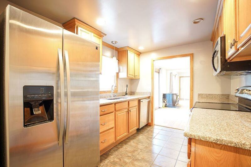 74 Hagan Ave - Photo 3 of 22