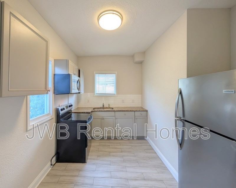 451 E 1st St - Photo 4 of 11