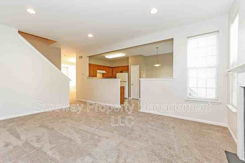 162 Chancellor Dr - Photo 4 of 20