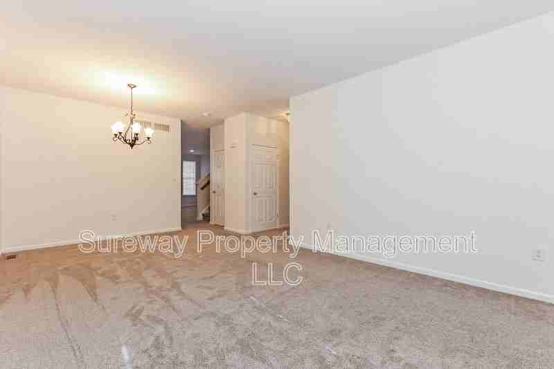 162 Chancellor Dr - Photo 5 of 20