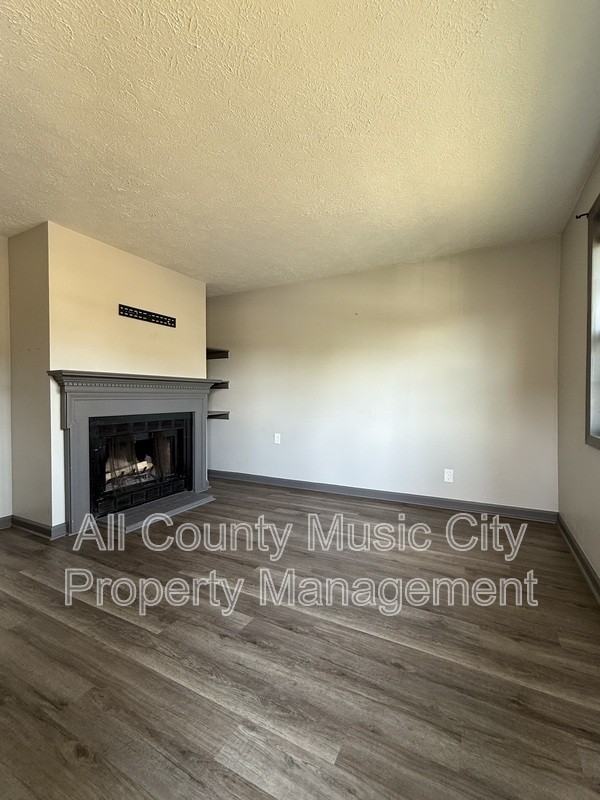 3122 Creekwood Dr - Photo 2 of 12