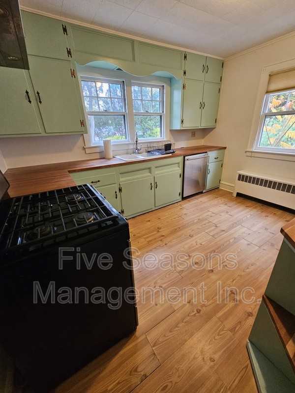 65 Thibault Pkwy - Photo 2 of 15