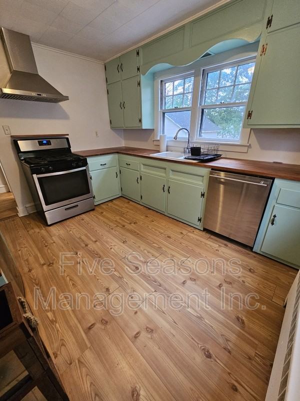 65 Thibault Pkwy - Photo 3 of 15